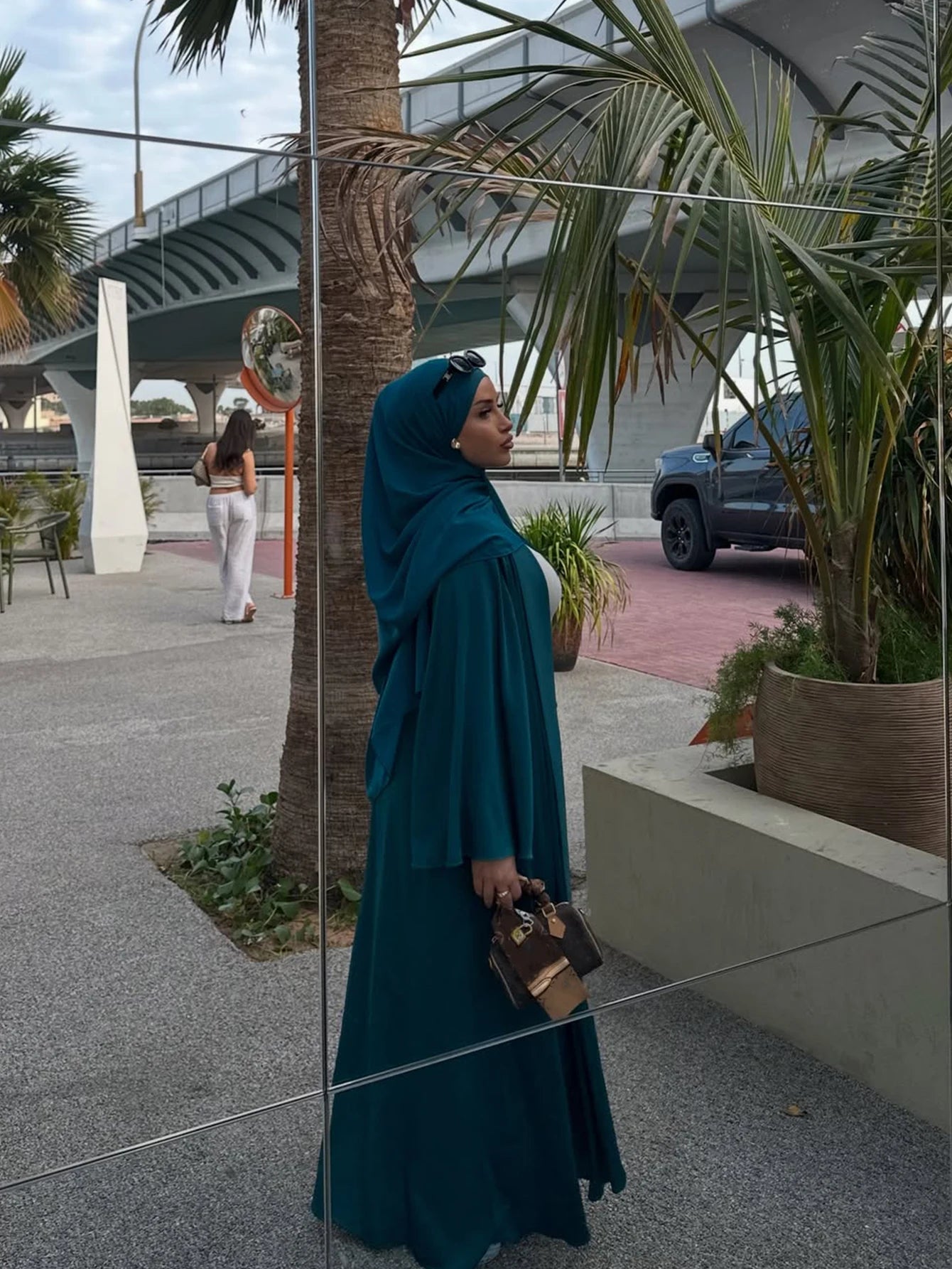 Women's solid color  and elegant cardigan abaya