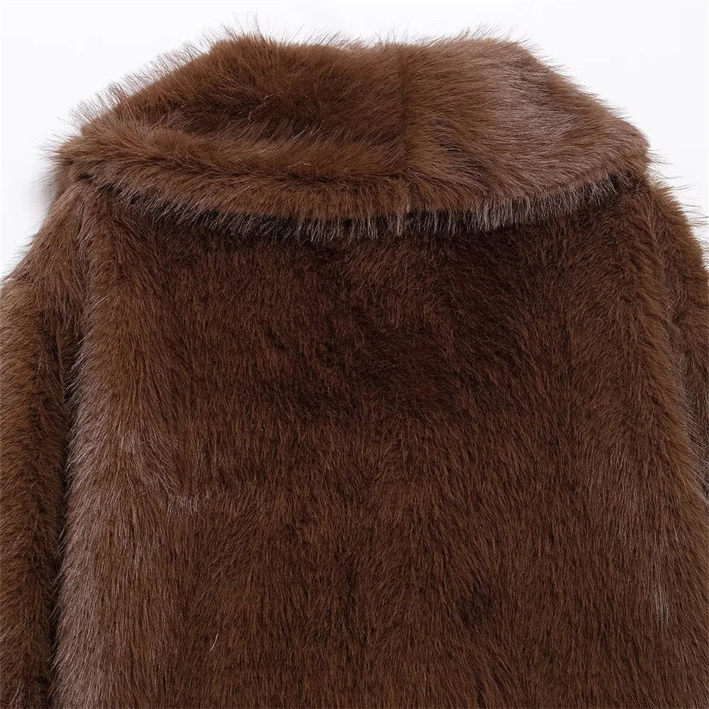 Exquisite loose fur short coar  long sleeved warm coat for women