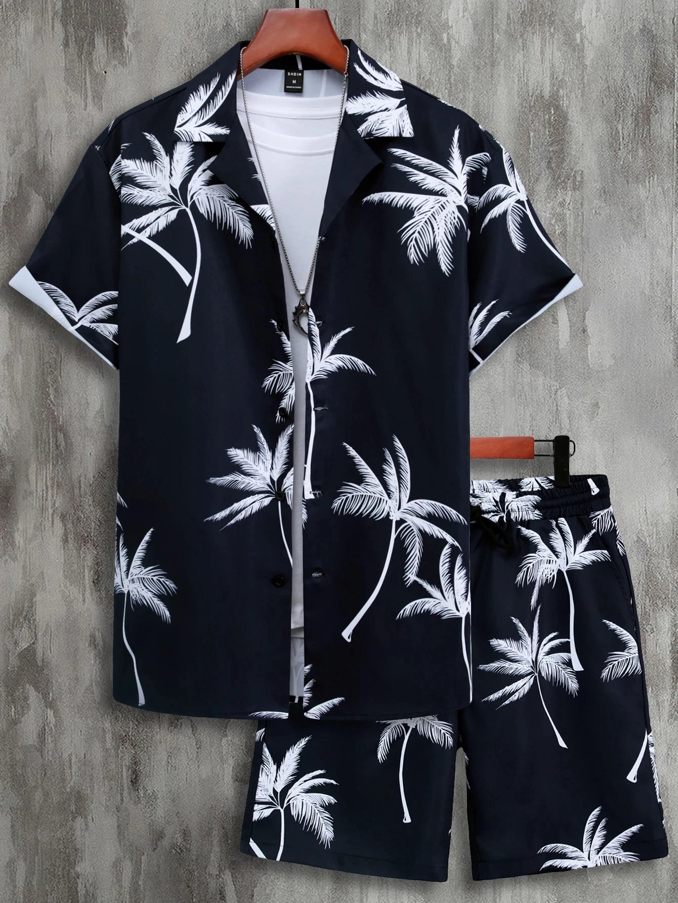 Hawaiian Coconut Tree Print Men's Shirt and Shorts Two-Piece Set Casual Vacation Men's Shirt Set Short Sleeve Button Shirt